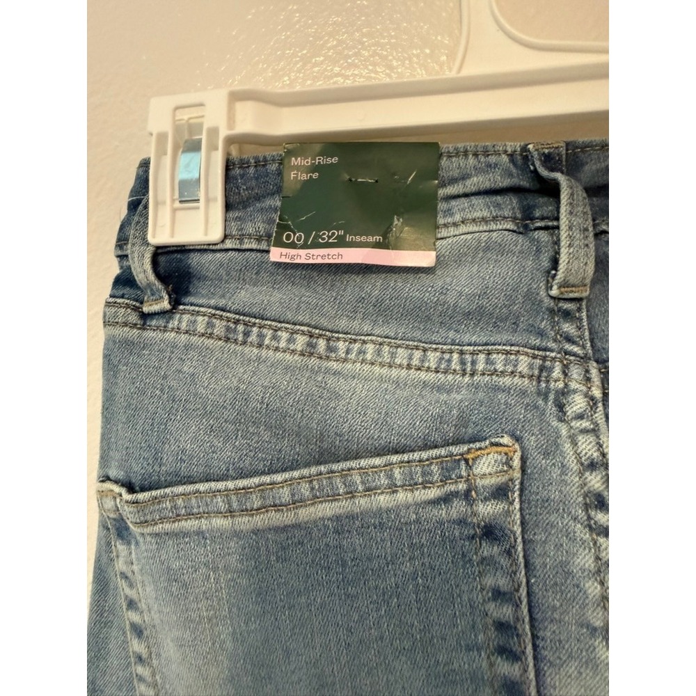 Wild Fable Womens Mid-Rise Flare Jeans Light Wash High Stretch Blue 00/32 Inseam - Picture 4 of 5